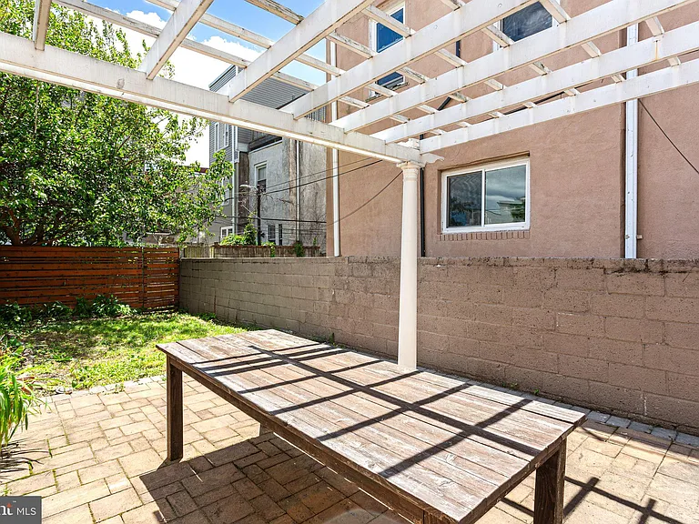 1240 Federal St — Photo 12