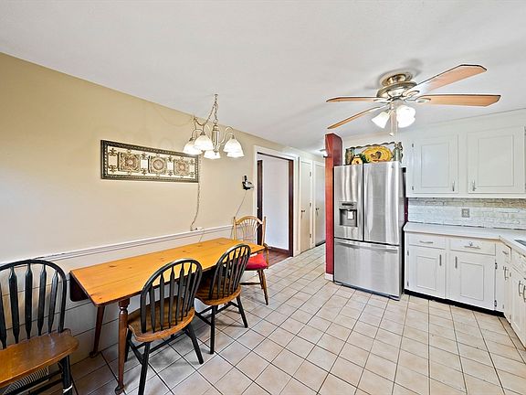 5th image of 15 Forest St