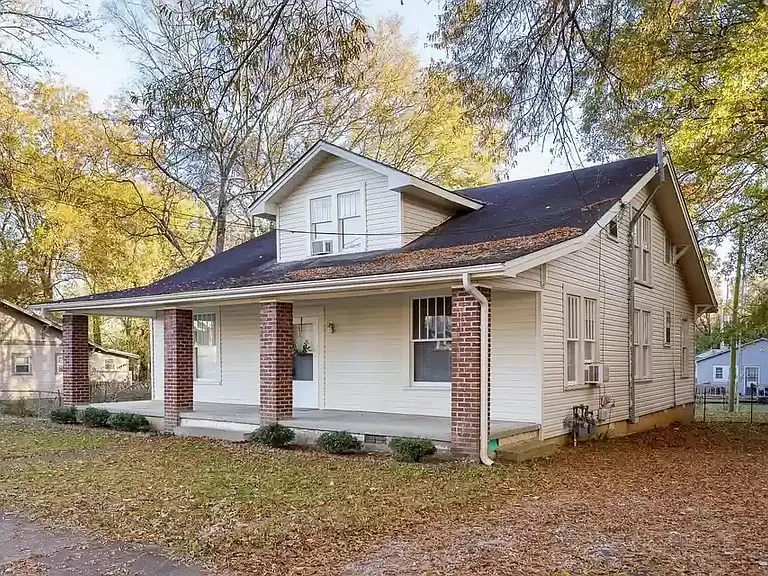 135 Gilbert Ct — Photo 2