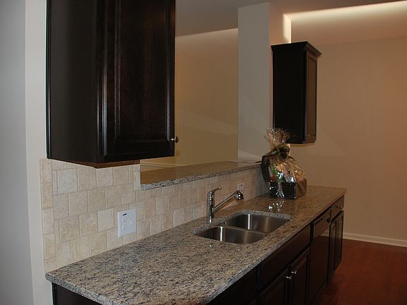 4th image of 923 Spicy Oaks Dr