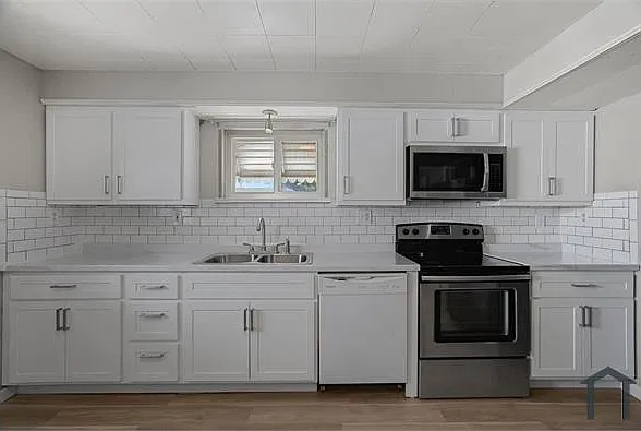 3 bed, 970 sqft, $1,185 — Photo 2