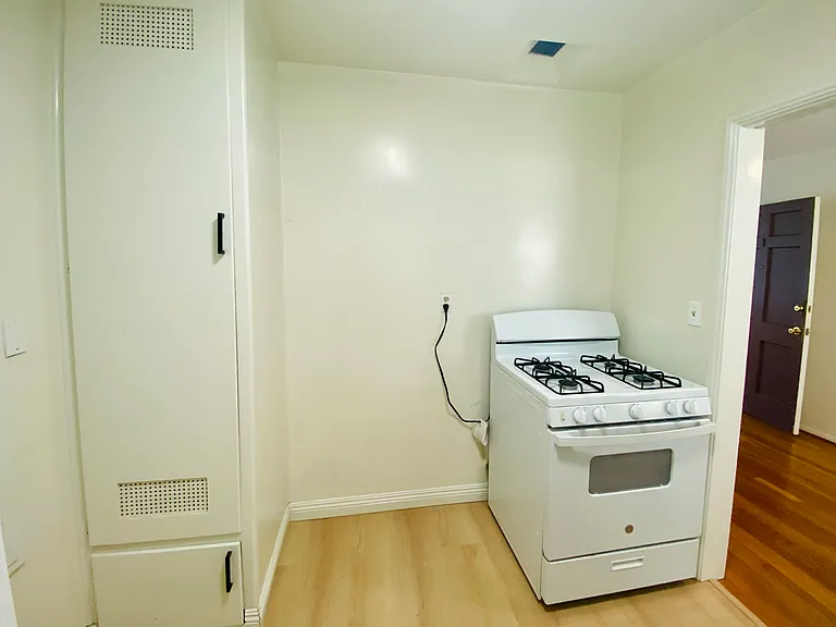 2327 Merton Ave #1 — Photo 8