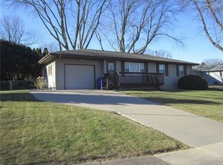 2631 Hickory Dr SW, Cedar Rapids, IA 52404