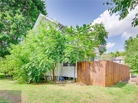 5th image of 649 W Highland Ave