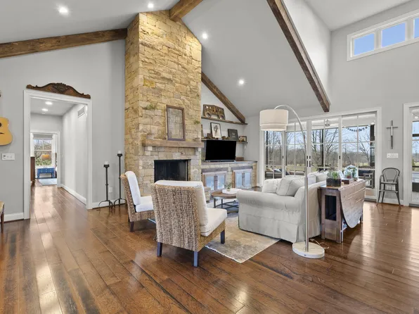 5903 Stewart Rd, Lexington, KY 40516