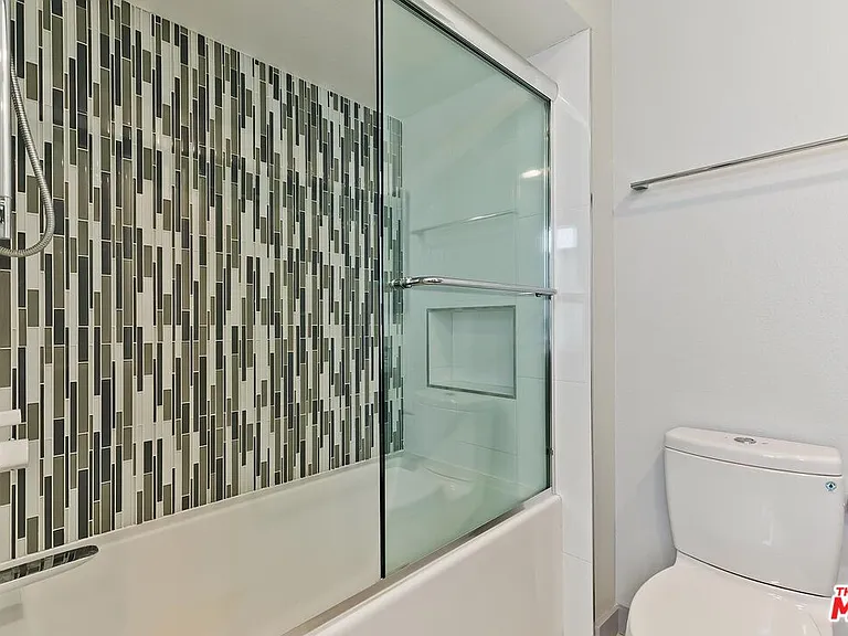 2333 Oak St #3 — Photo 31