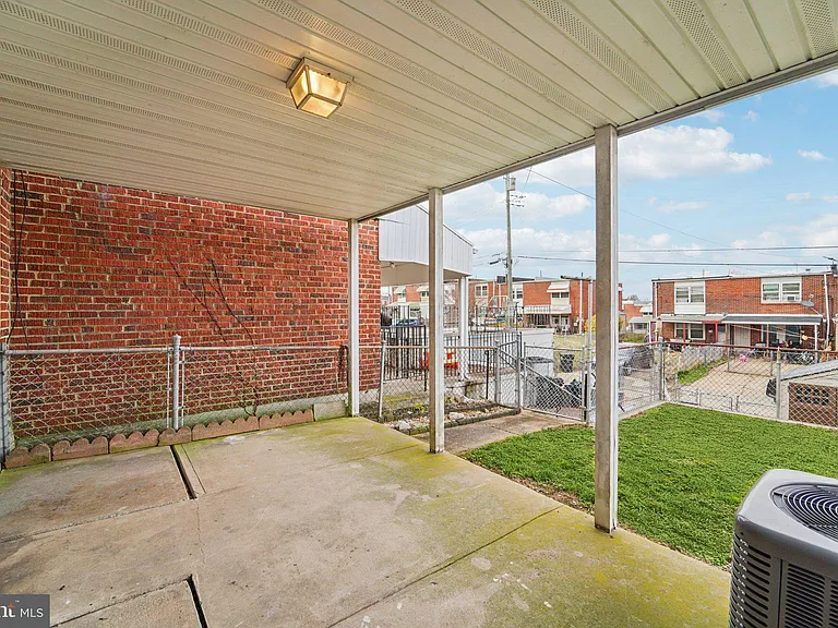 7926 Bank St — Photo 19