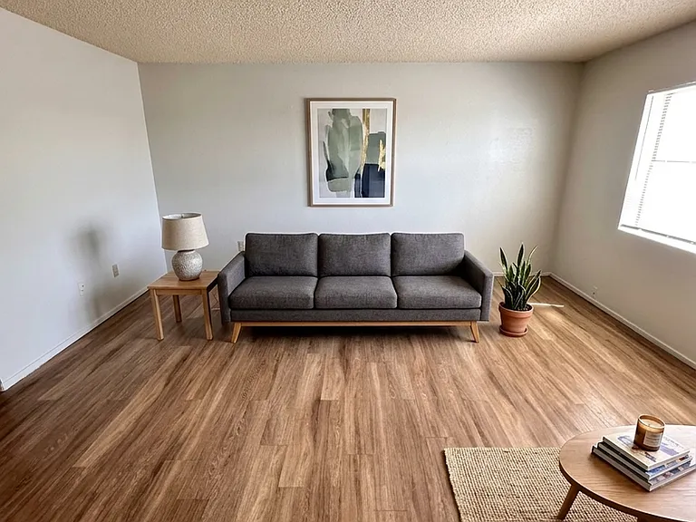 3417 Aztec Road NE — Photo 4