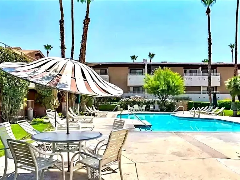 467 S Calle El Segundo #D3 — Photo 4