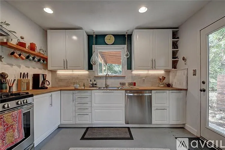 3 bed, 1154 sqft, $2,700 — Photo 3