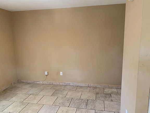 4th image of 828 Tequesta St #B
