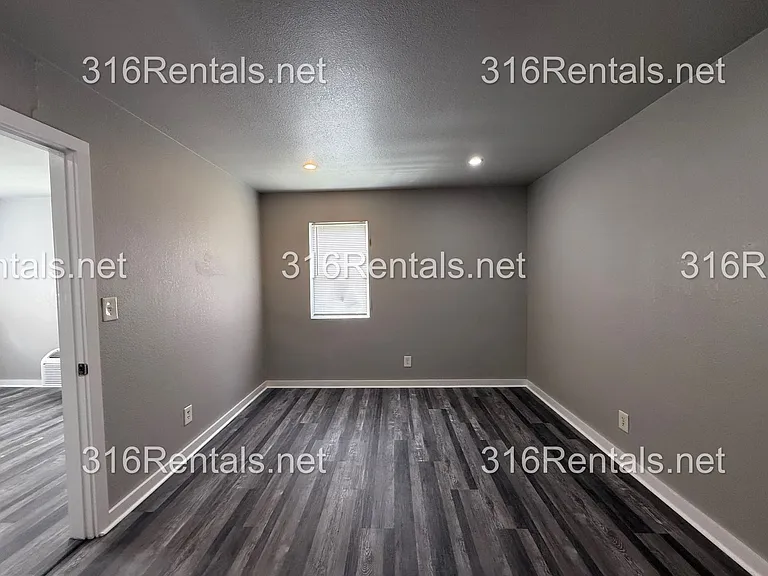 $595 - Available NOW! Beautiful 1 bedroom/ 1 bathroom Duplex — Photo 7