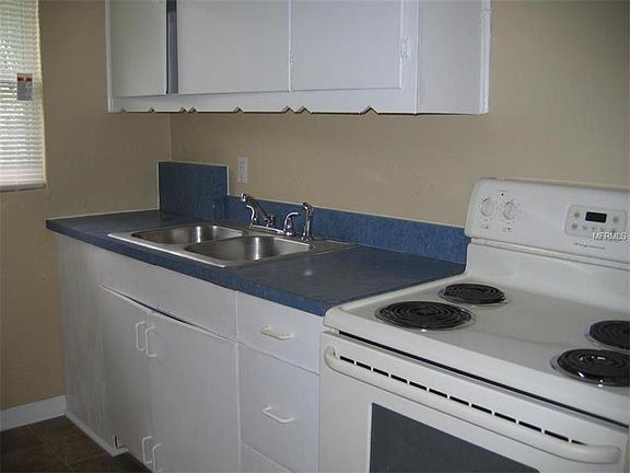 4th image of 2835 6th Ave S