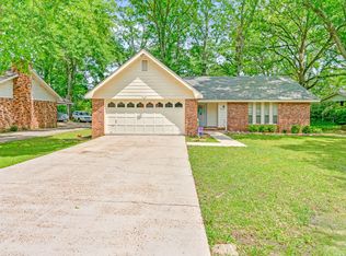 104 Rhodes Dr, Hattiesburg, MS 39402