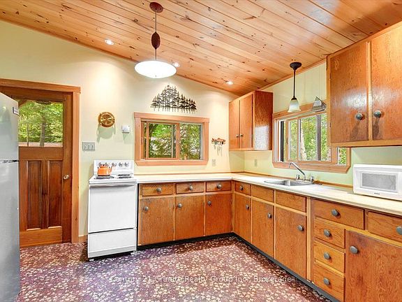 5th image of 819 Tamarack Rd