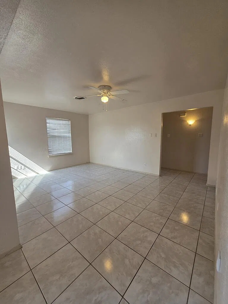 3 bed, 2.0 bath, 1337 sqft, $2,100 — Photo 3