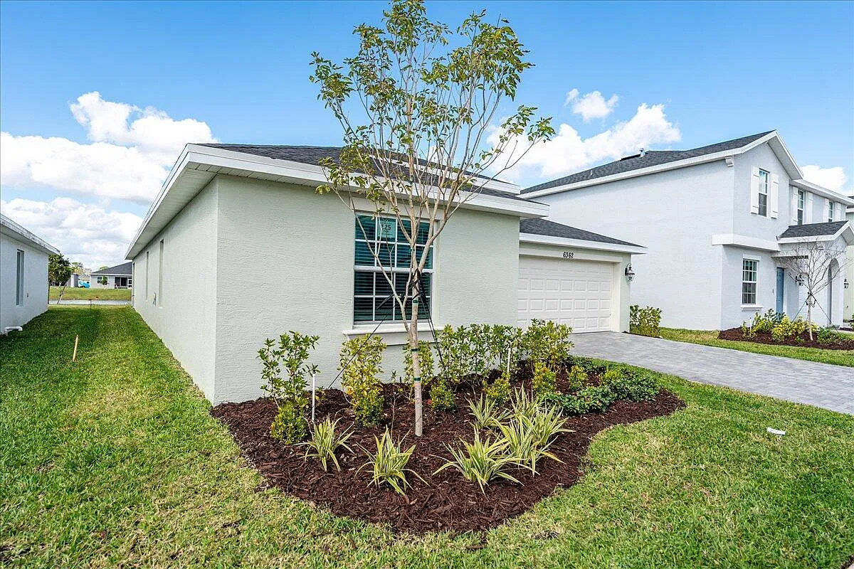 4 bed, 2.0 bath, 1939 sqft, $2,800 — Photo 4
