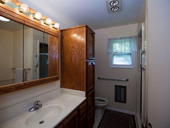 4th image of 1172 Acacia Ln