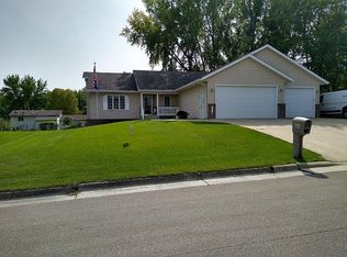 1108 Allan Dr, Albert Lea, MN 56007