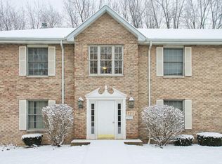 325 N Airlite St APT A, Elgin, IL 60123