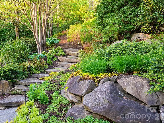 39th image of 66 N Deerhaven Ln