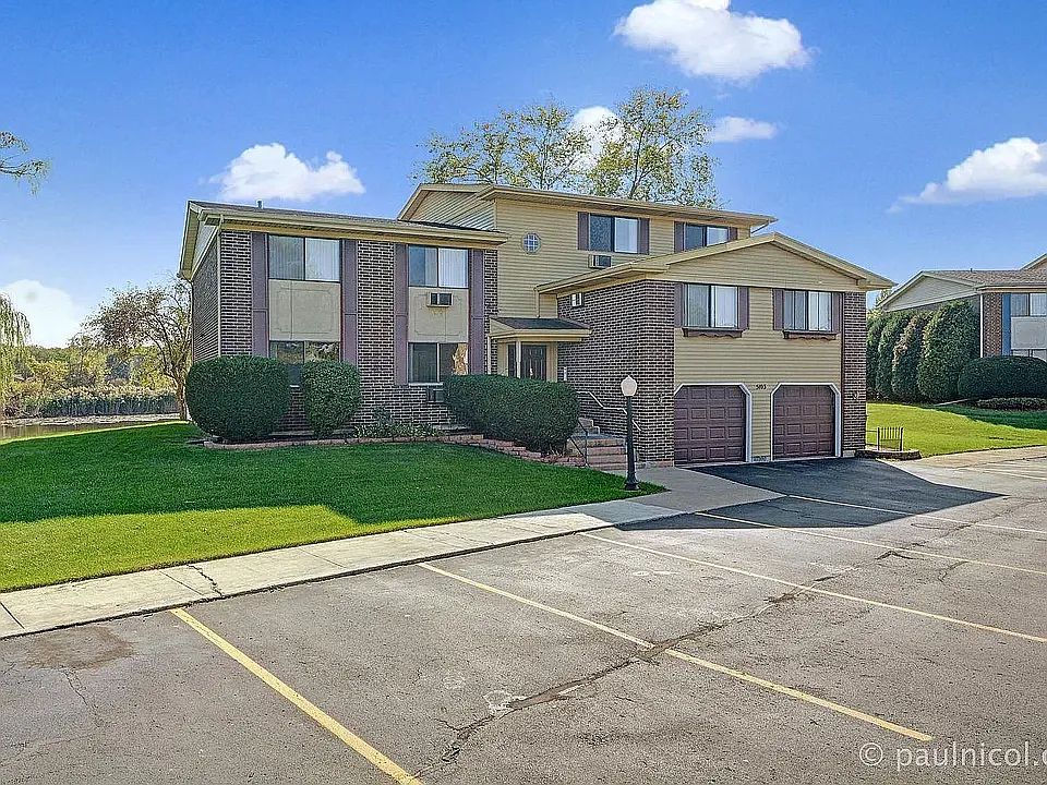 3 bed, 1875 sqft, $1,795 — Photo 1