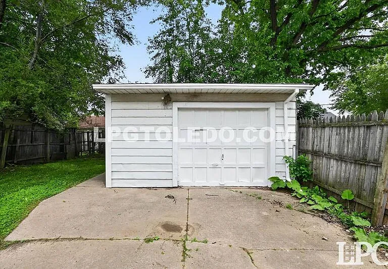 4406 Asbury Dr — Photo 36