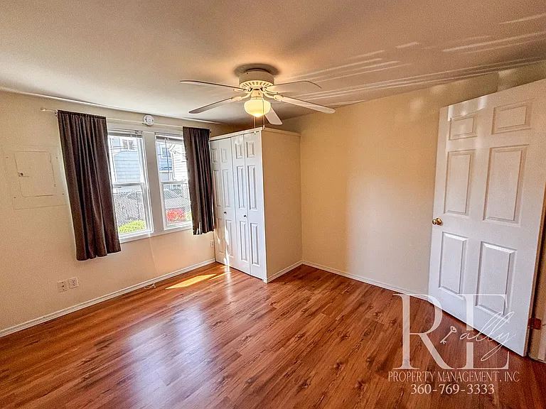 1215B Burwell St — Photo 12