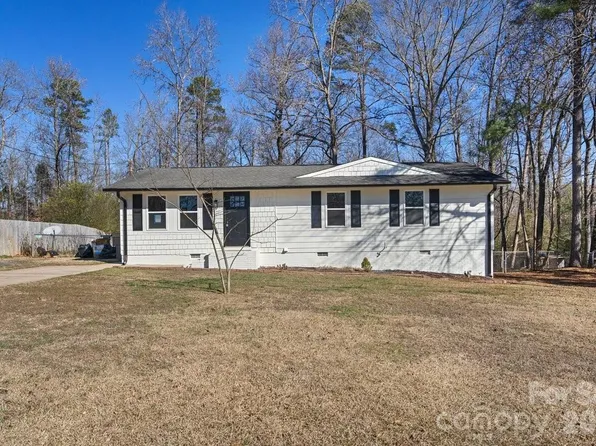 3900 Branding Iron Dr, Gastonia, NC 28052