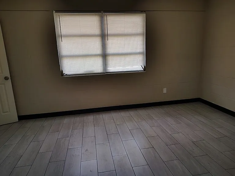 2040 W Church St #14 — Photo 5