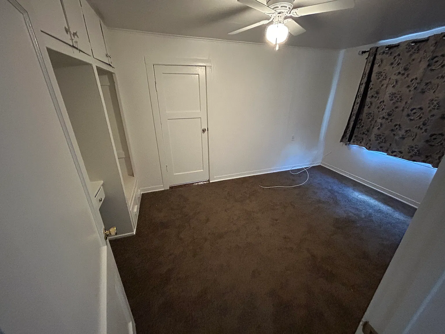 2 bed, 990 sqft, $2,300 — Photo 2