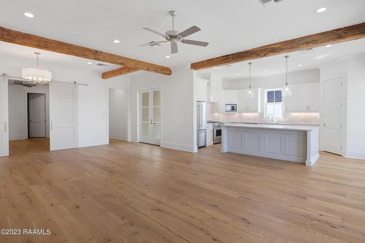3 bed, 2550 sqft, $4,150 — Photo 2
