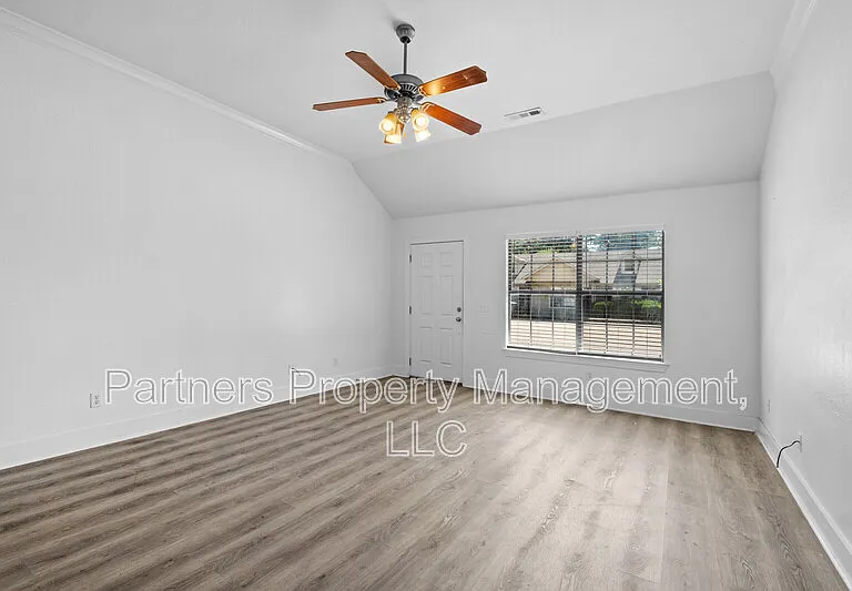 1174 W Hendrix St — Photo 6