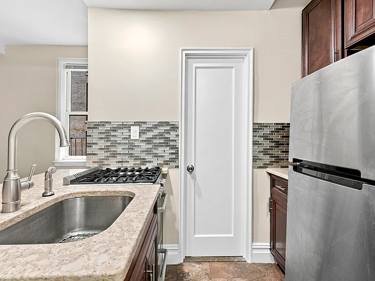 71 Park Ave #2D — Photo 3