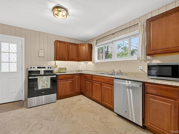 2nd image of 44 Legion Road