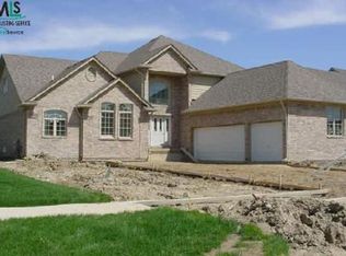 45631 Thorn Tree Ln, Update, MI 48042