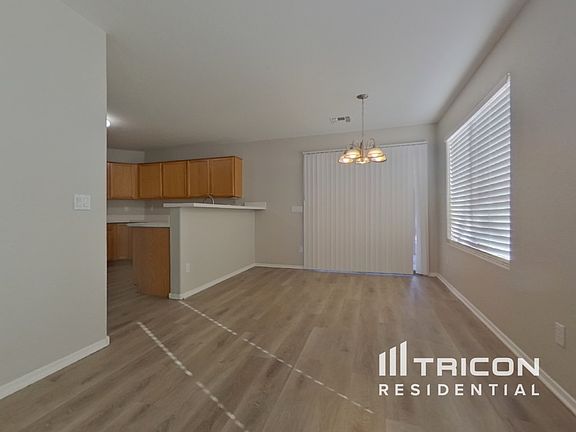 4th image of 3609 N 131st Dr