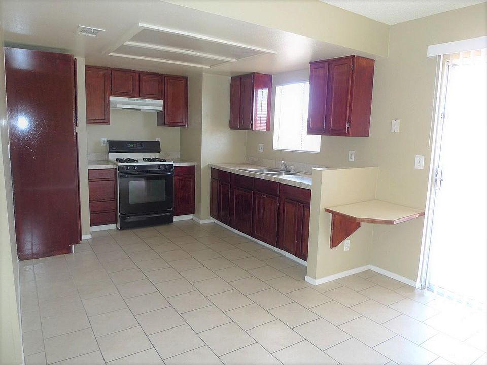 1st image of 21969 Arapahoe Ave APT 6