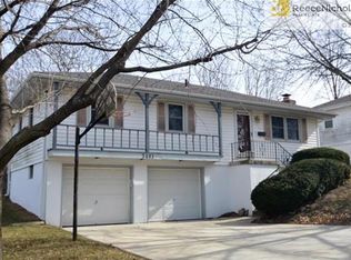 3401 S Queen Ridge Dr, Independence, MO 64055