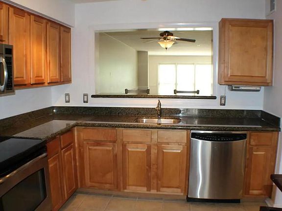 5th image of 3179 Summit Square Dr APT B1