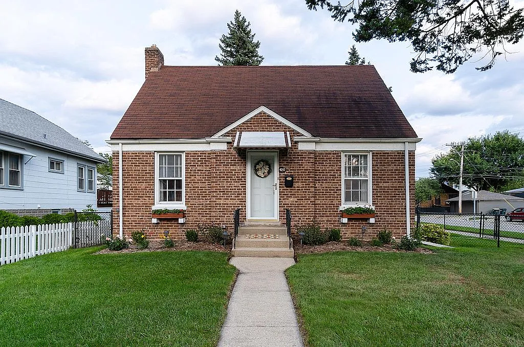 4247 Vernon Ave photo 1
