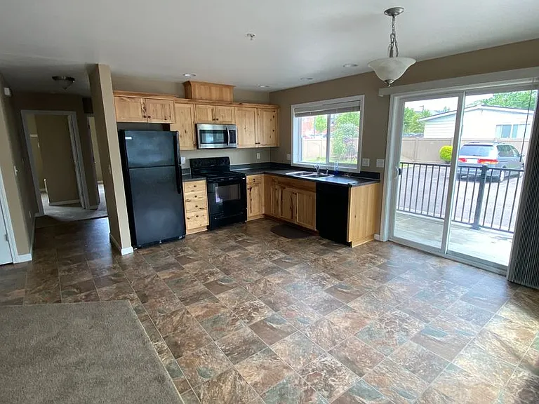 Crossfire Apartments — Photo 3