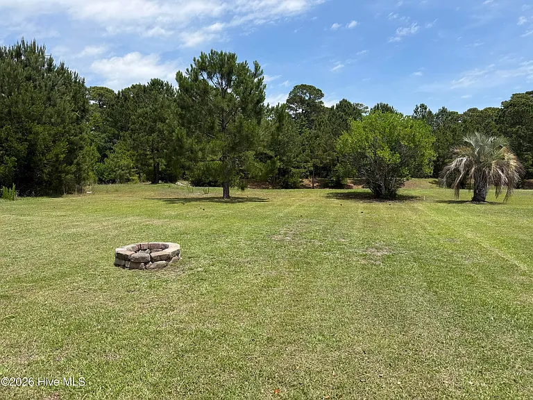 136 N Palm Dr — Photo 13