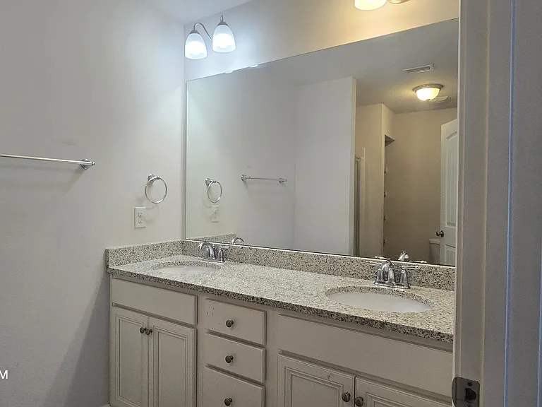 1871 Pointe Dr #1 — Photo 2