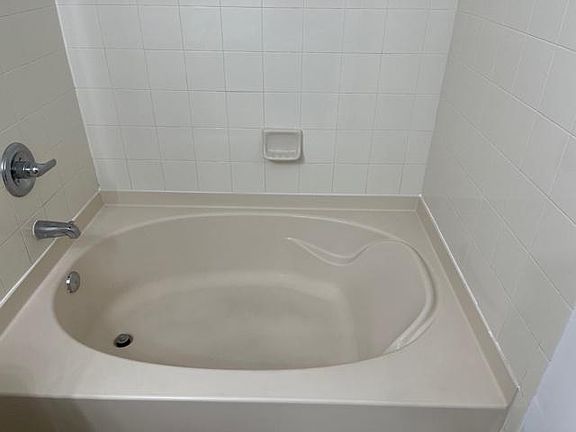 4th image of 4218 Vineyard Cir
