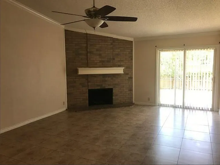 4705 Cliffwood Dr — Photo 5
