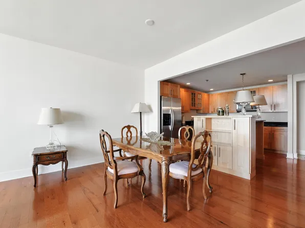 1025 Maxwell Lane image 6 of 33