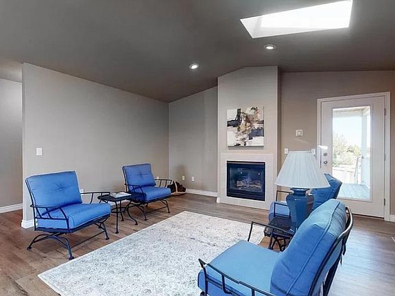 2nd image of 1530 Capri Ct Room 3