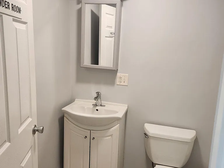 1542 N Talman Ave #1 — Photo 9