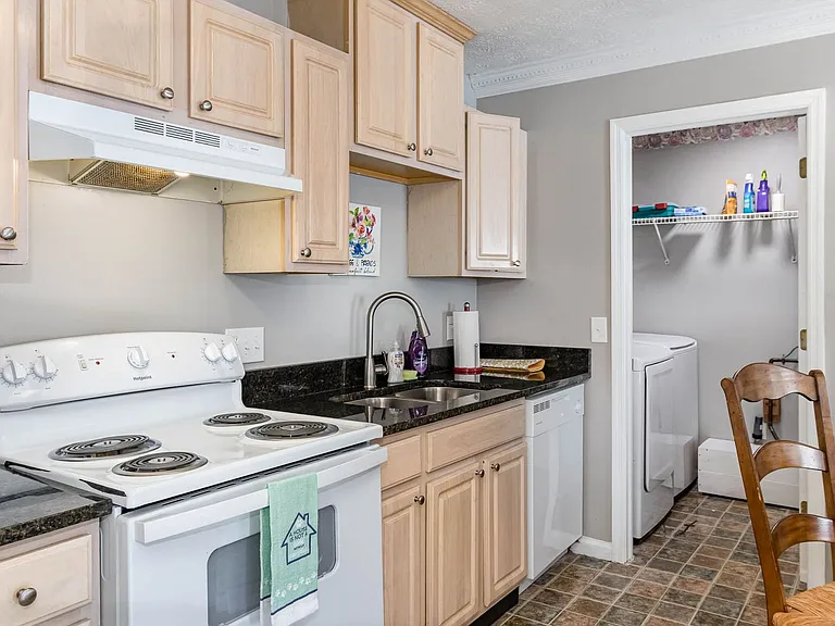 130 Overbrook Ct — Photo 3